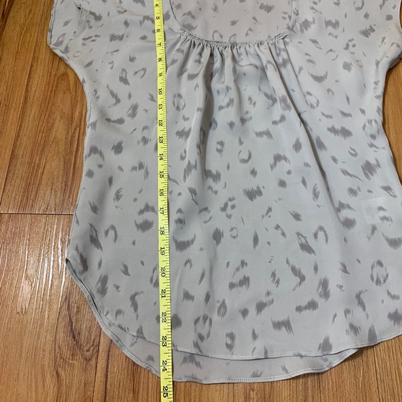 Aritzia Babaton 100% Silk Grey Leopard Blouse - Picture 10 of 10